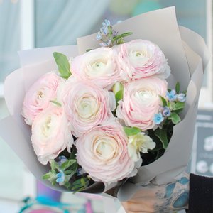 Монобукет из ранункулюсов