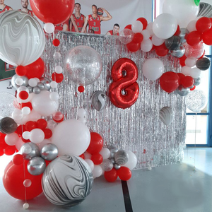 Фотозона с дождиком, цифрой, шарами агат