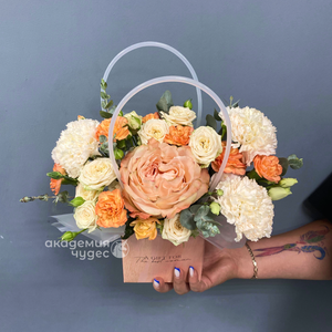 Цветочная композиция в сумке "Шерри"