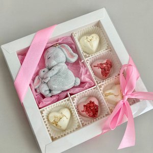 Шоколад ручной работы "Зайчики и сердца"