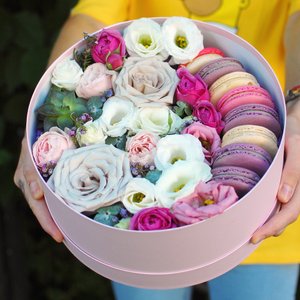 Цветочная композиция в шляпной коробке "Французский привет" №3