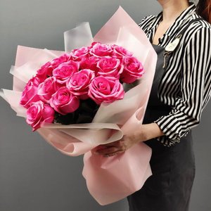 Монобукет из 19 розовых роз