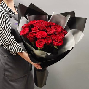 Монобукет из 19 красных роз
