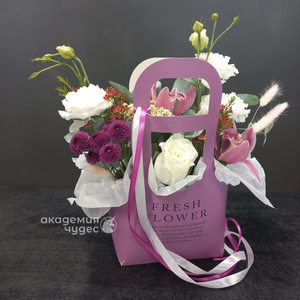 Цветочная композиция в сумке "Элла"