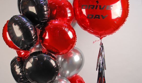 Воздушные шары с индивидуальными принтами (наклейками)