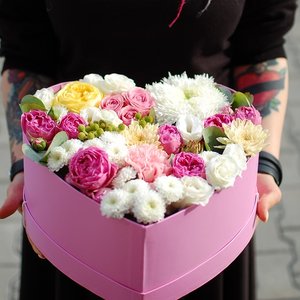 Цветочная композиция в коробке в форме сердца "Франческа"