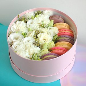 Цветочная композиция в шляпной коробке "Французский привет" №2