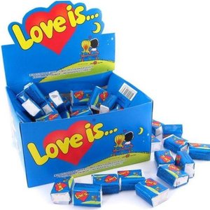 Жевательная резинка love is (клубника и банан)