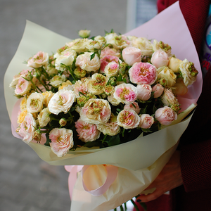 Букет из кустовых роз "Канаста"
