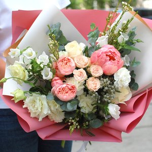 Букет "Розы и пионы"