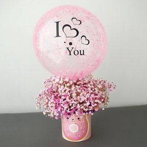 Цветочная композиция в шляпной коробке с шаром "Люблю"