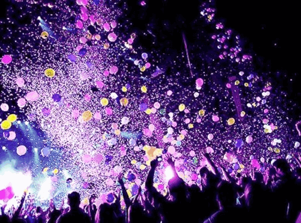 запуск разноцветных шаров  на мероприятии - изображение